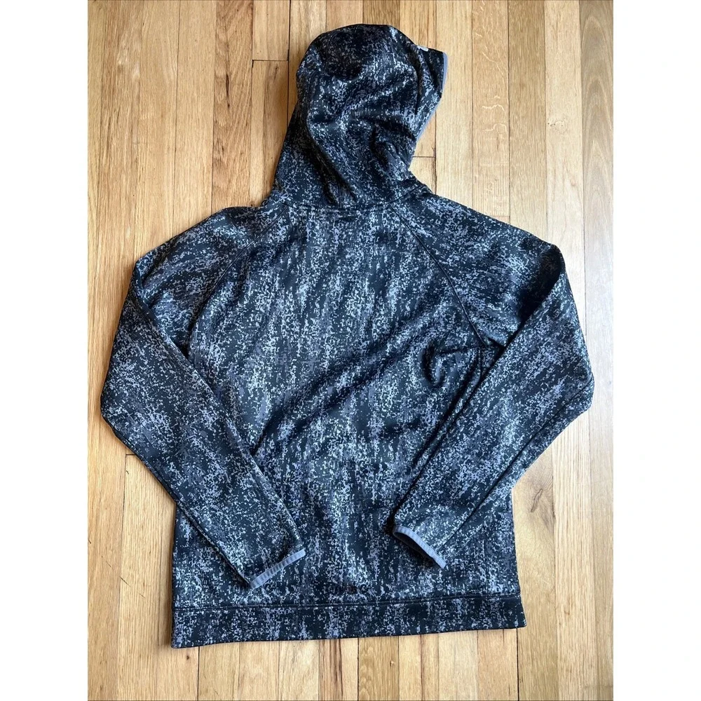 Under Armour Youth Size XL Hooded Sweatshirt Gray And Black‎ Digital Camo